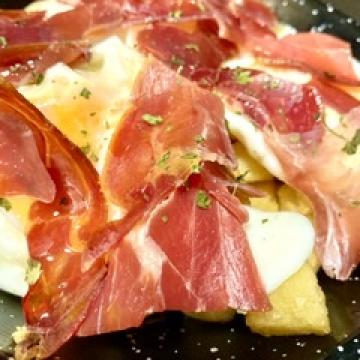 HUEVOS ROTOS CON JAMÓN